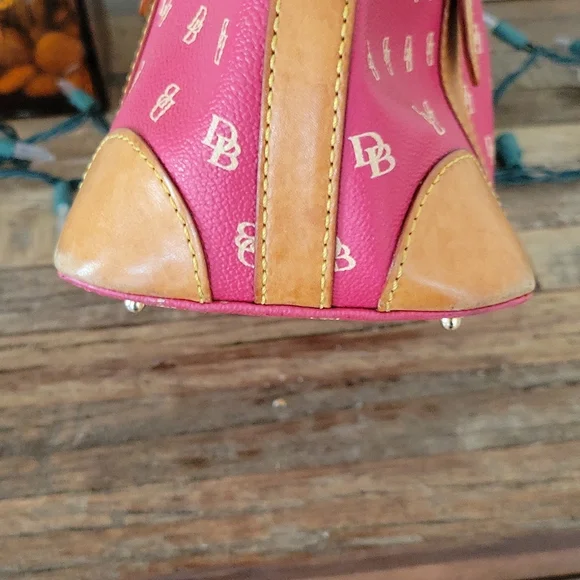 Dooney & Bourke logo bag - Picture 10 of 16